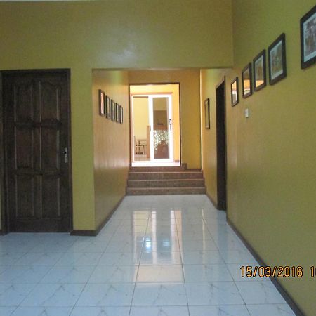 Jamaica Inn Guest House Botianaw Ngoại thất bức ảnh