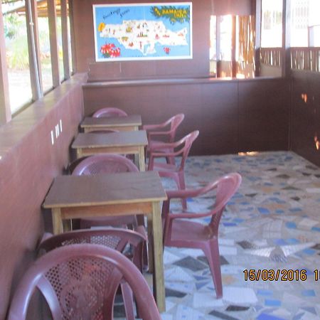 Jamaica Inn Guest House Botianaw Ngoại thất bức ảnh