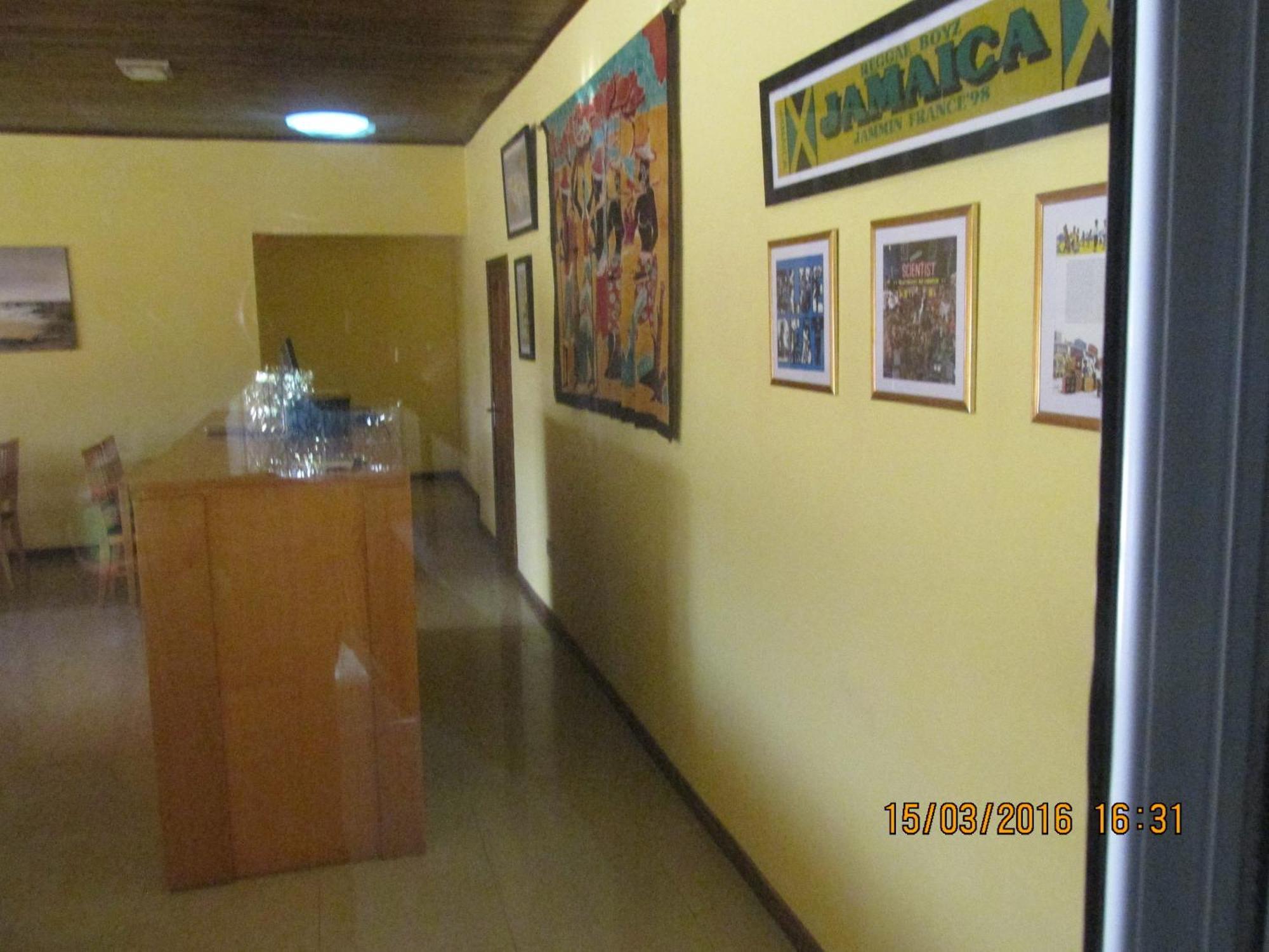 Jamaica Inn Guest House Botianaw Ngoại thất bức ảnh