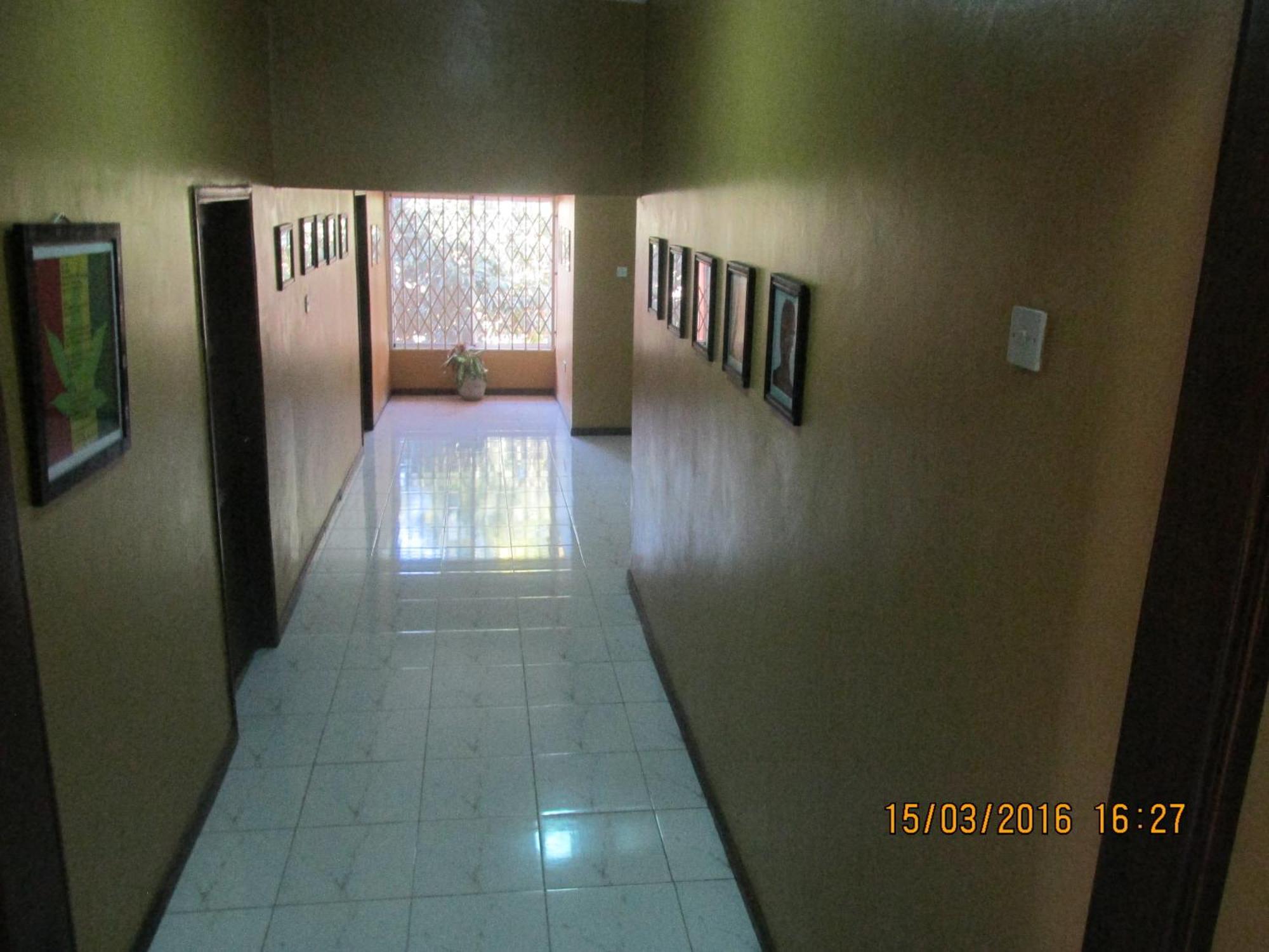 Jamaica Inn Guest House Botianaw Ngoại thất bức ảnh