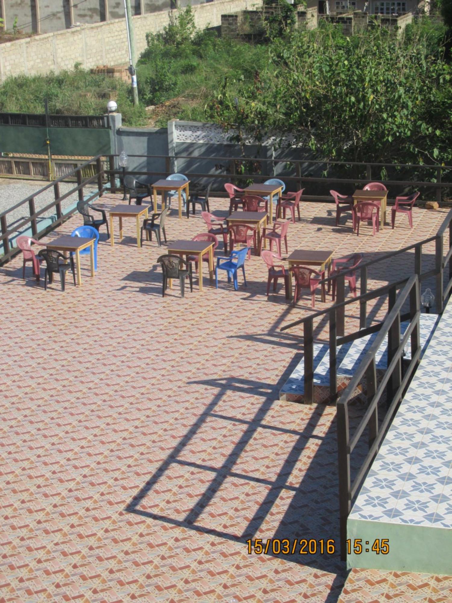 Jamaica Inn Guest House Botianaw Ngoại thất bức ảnh