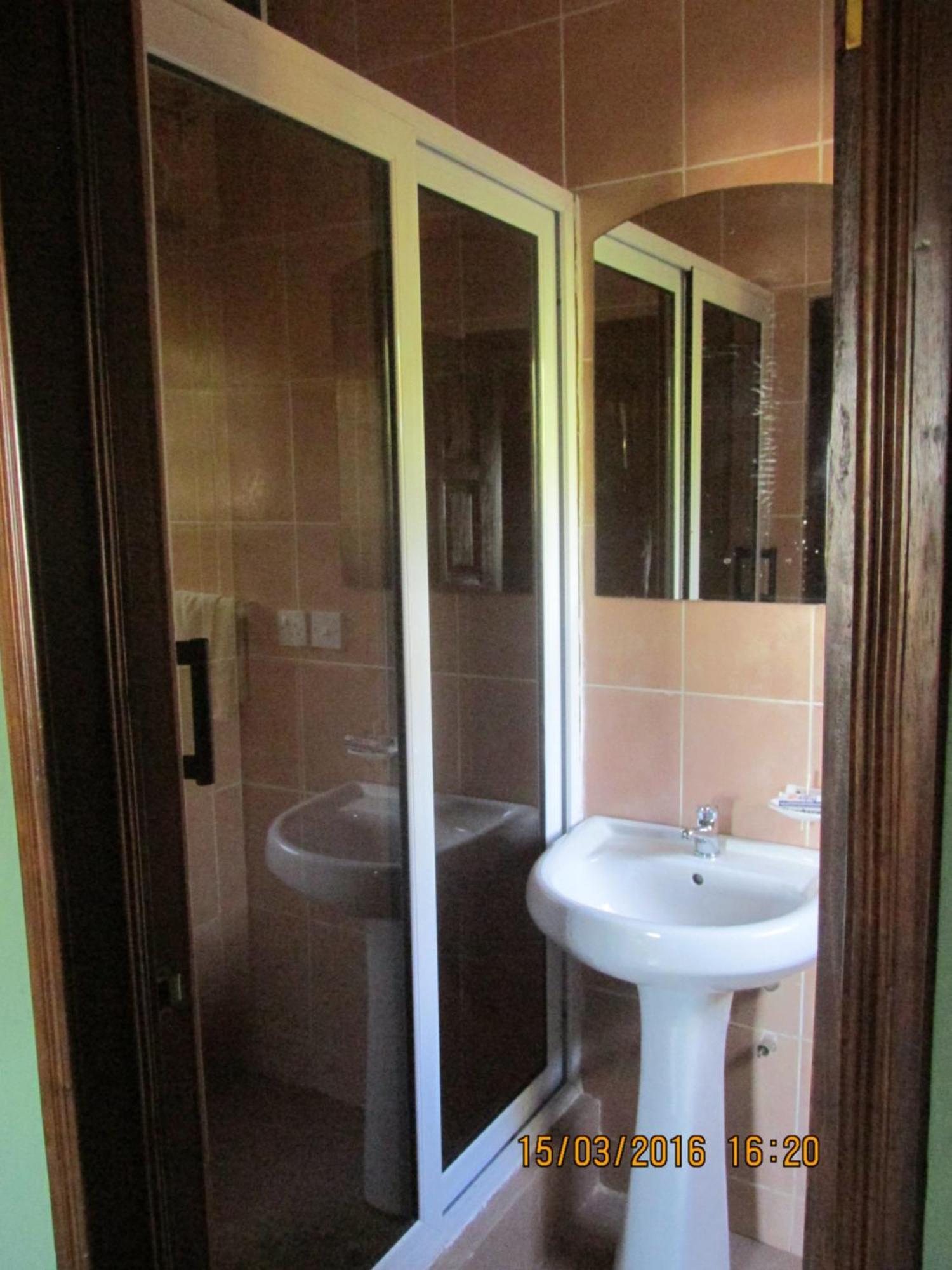 Jamaica Inn Guest House Botianaw Ngoại thất bức ảnh