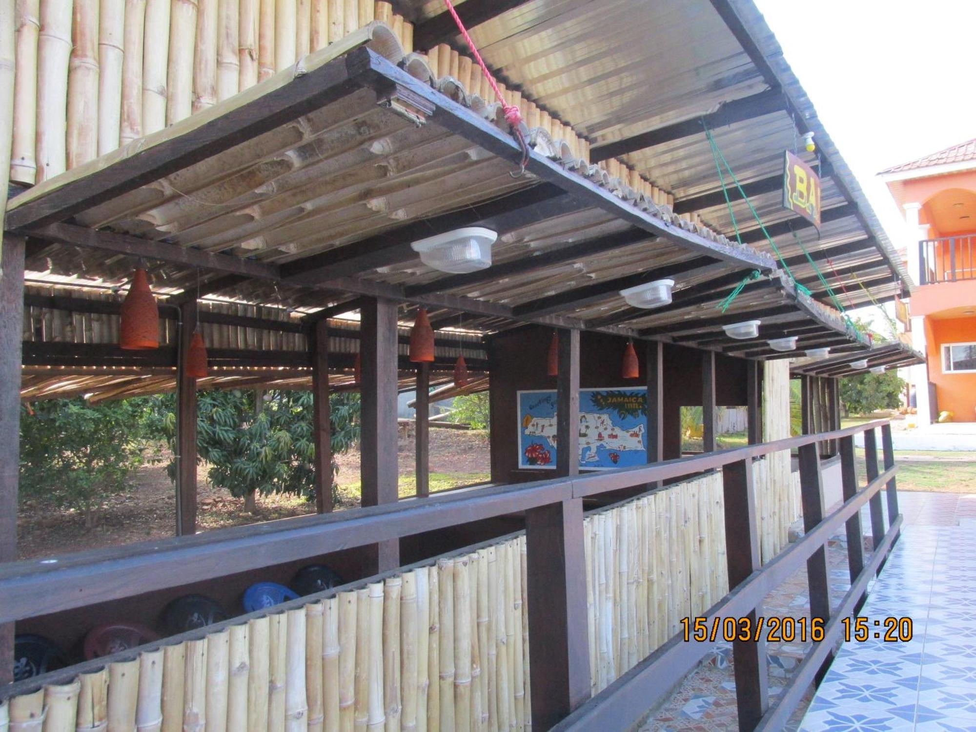 Jamaica Inn Guest House Botianaw Ngoại thất bức ảnh