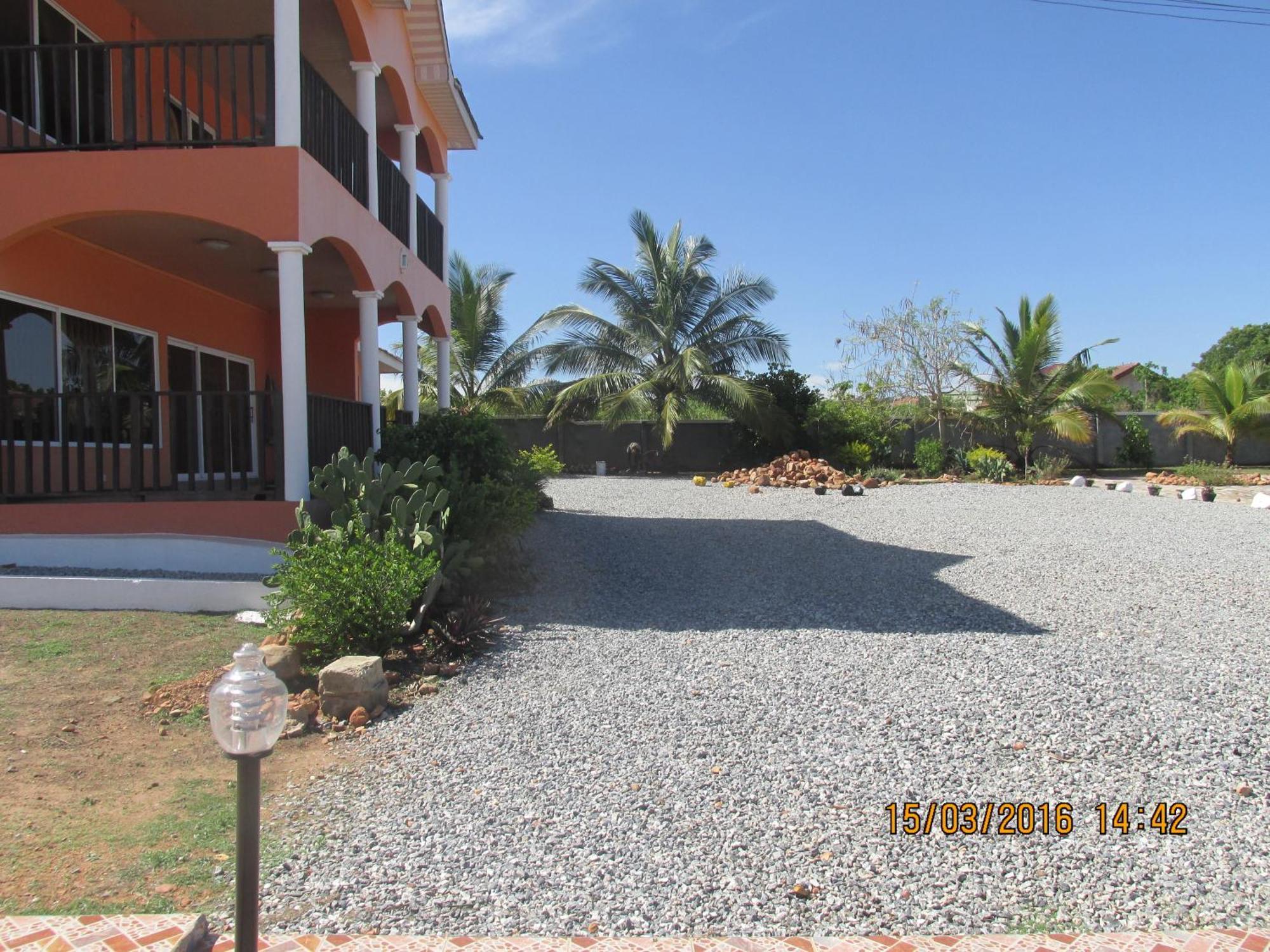 Jamaica Inn Guest House Botianaw Ngoại thất bức ảnh